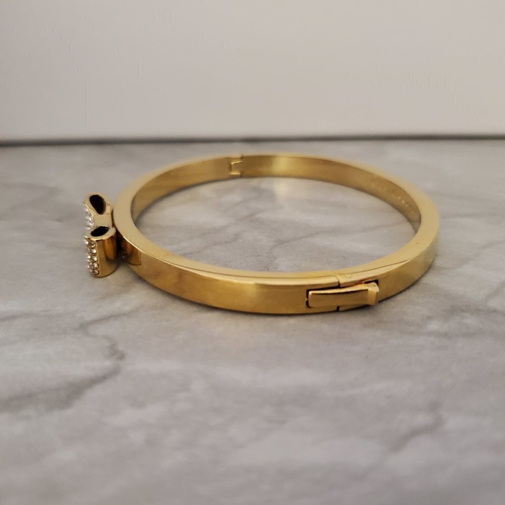 ✨ Kate Spade Rhinestone Pave Bow Gold Hinged Bracelet ✨ - Picture 2 of 10